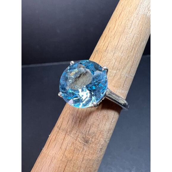 Vintage blue topaz solitaire sterling silver ring size 7 - Picture 1 of 16